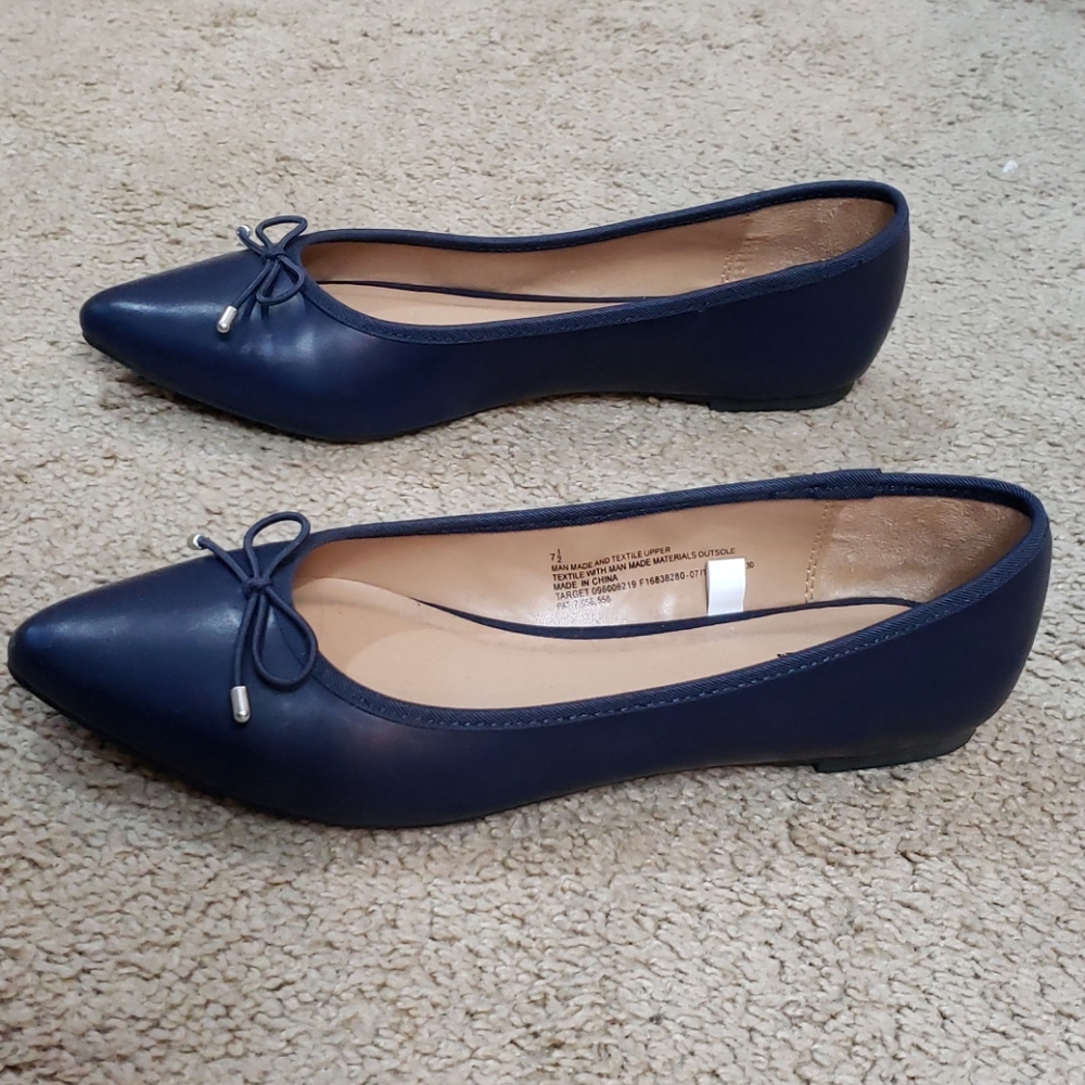Shoes - Picture 2 of 4
